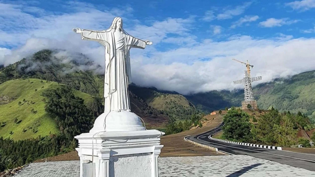 Tempat Wisata Bukit SiBea-bea di Samosir